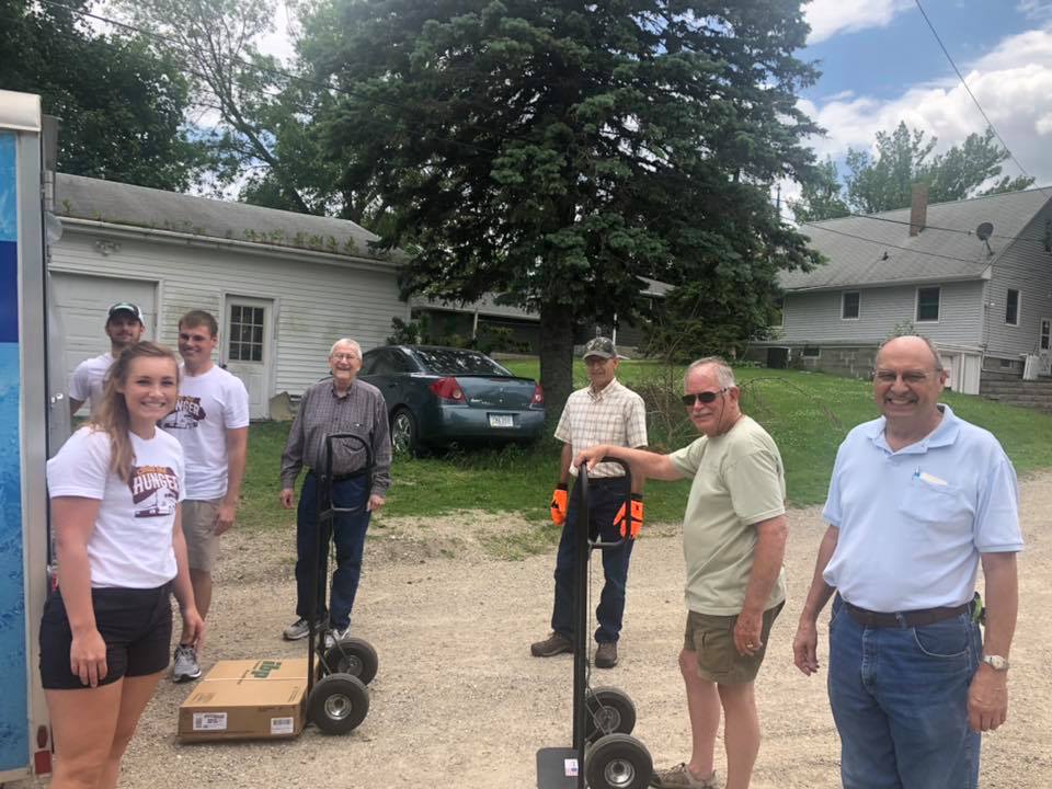 so many volunteers at this food pantry, it was great!